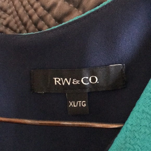 Classic shift dress with pockets! - Picture 5 of 7